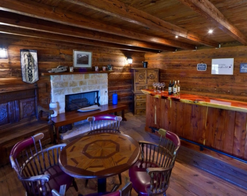 tosca-vineyard-log-cabin-bar-room-interior