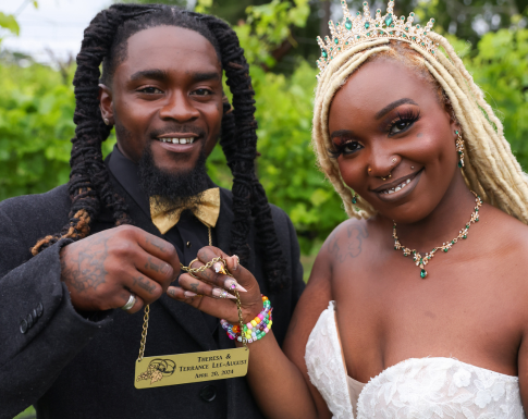 tosca-vineyard-theresa-terrance-vine-couple